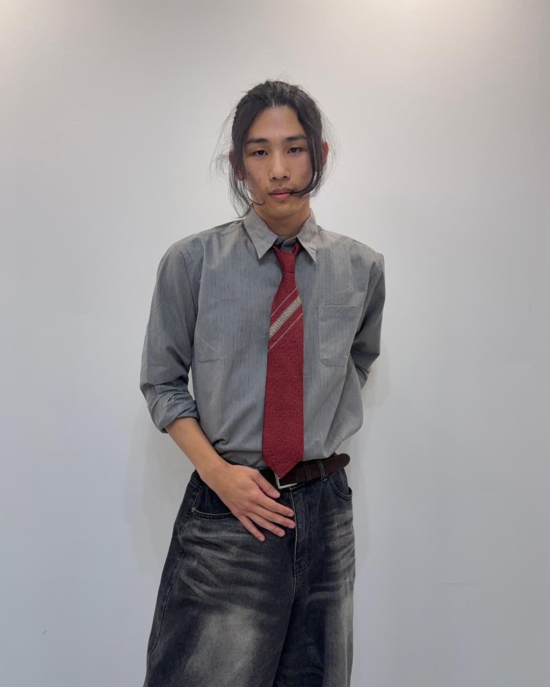 빈티지 그레이 스트라이프 셔츠 & 버건디 패턴 넥타이 세트 상품이미지2