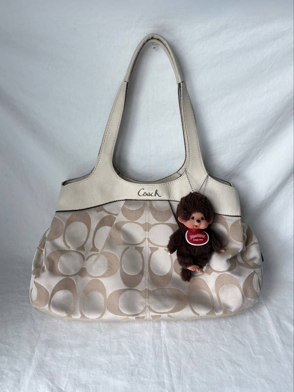 Coach ivory shoulder bag 상품이미지1