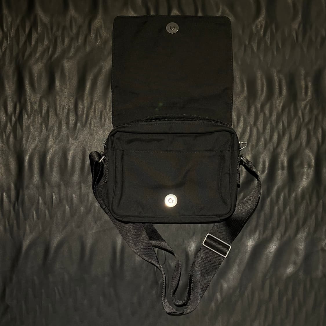 발렌시아가 로고 메신저백 상품이미지2