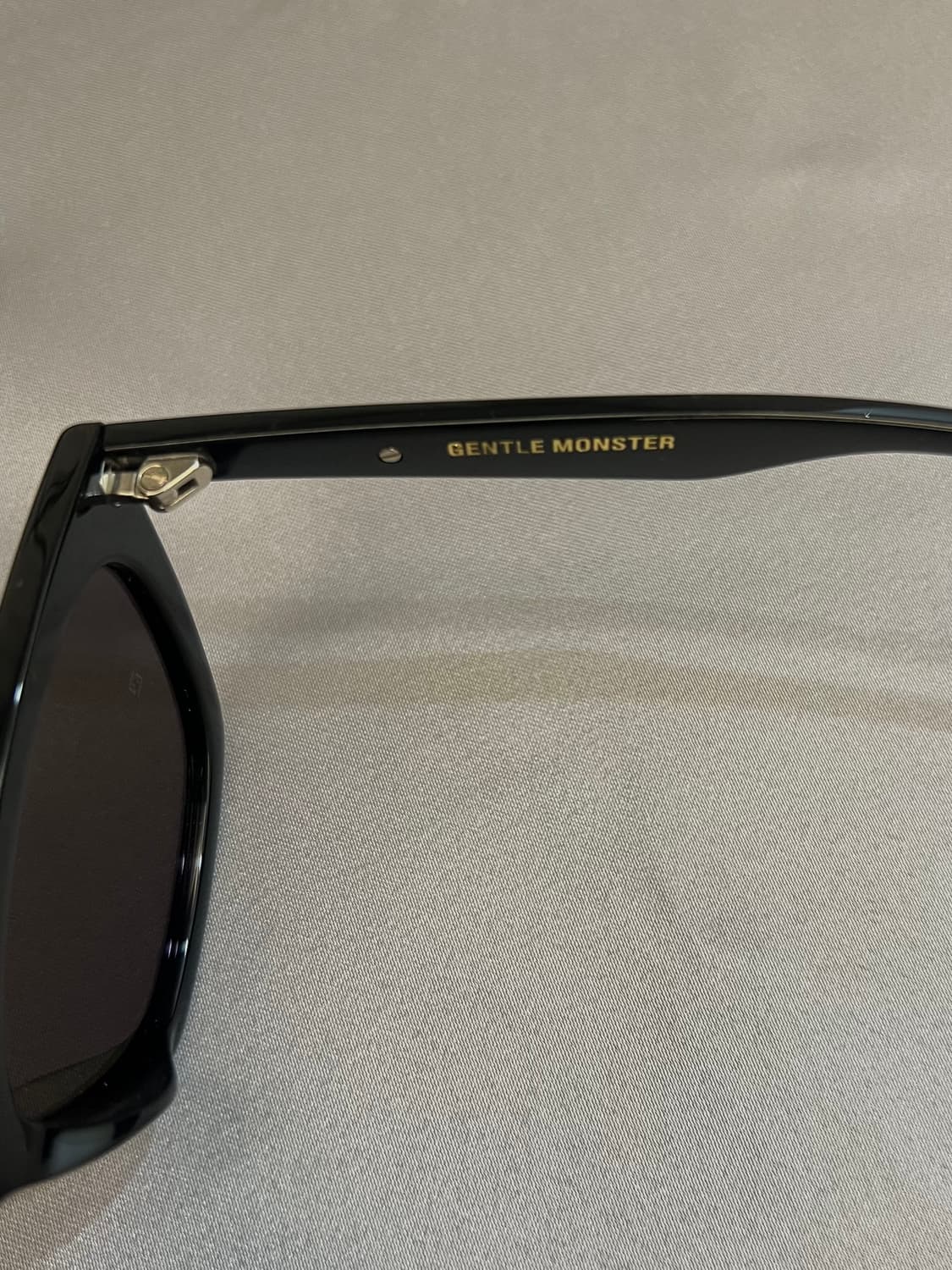 젠틀몬스터 LOTI BLACK 상품이미지4