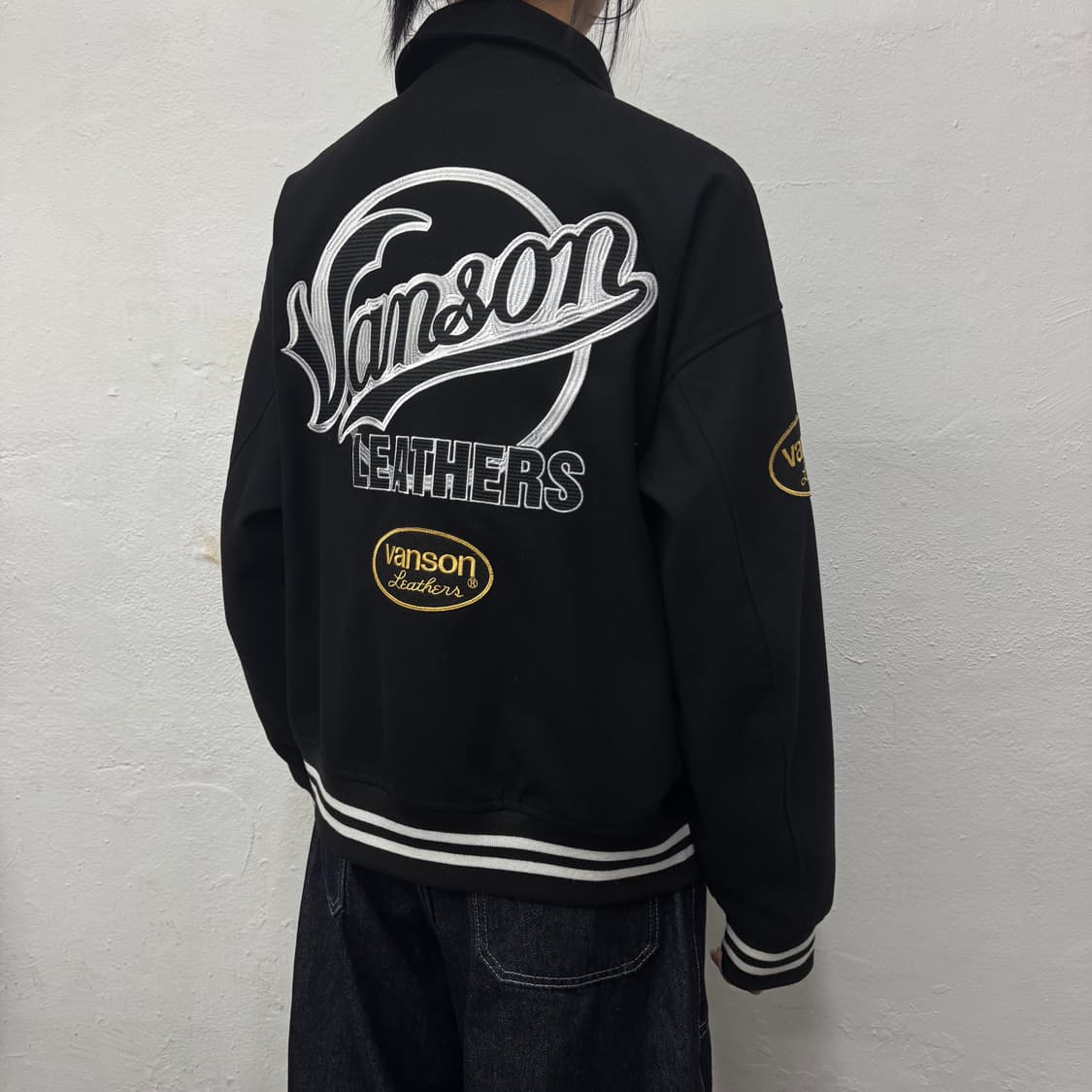 VANSON x 잭로즈 x SKOOKUM 블랙 패치 로고 울 블루종 자켓 상품이미지2