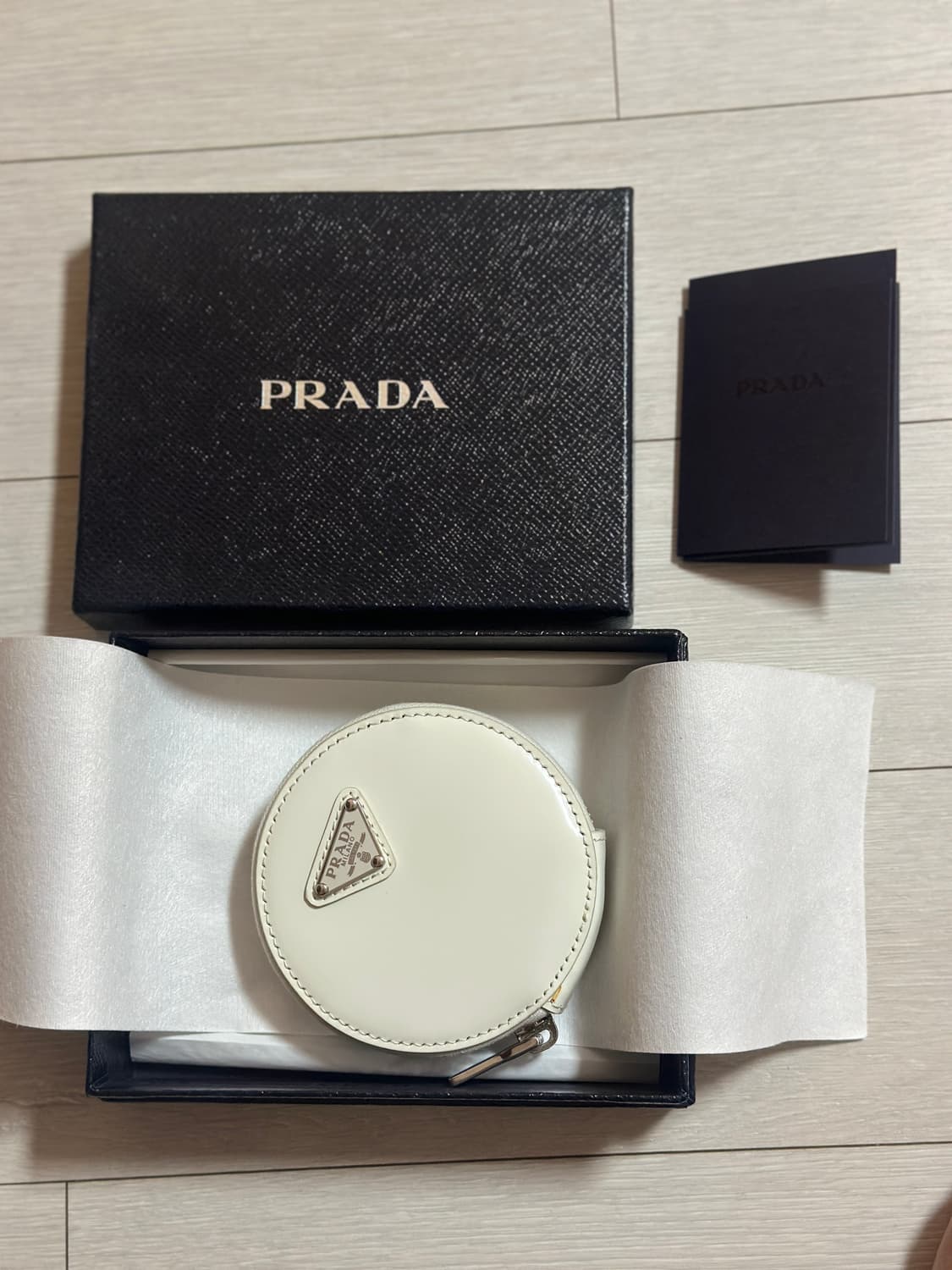 프라다 원형 레더 미니 파우치 동전 지갑, 가방 참장식 상품이미지1