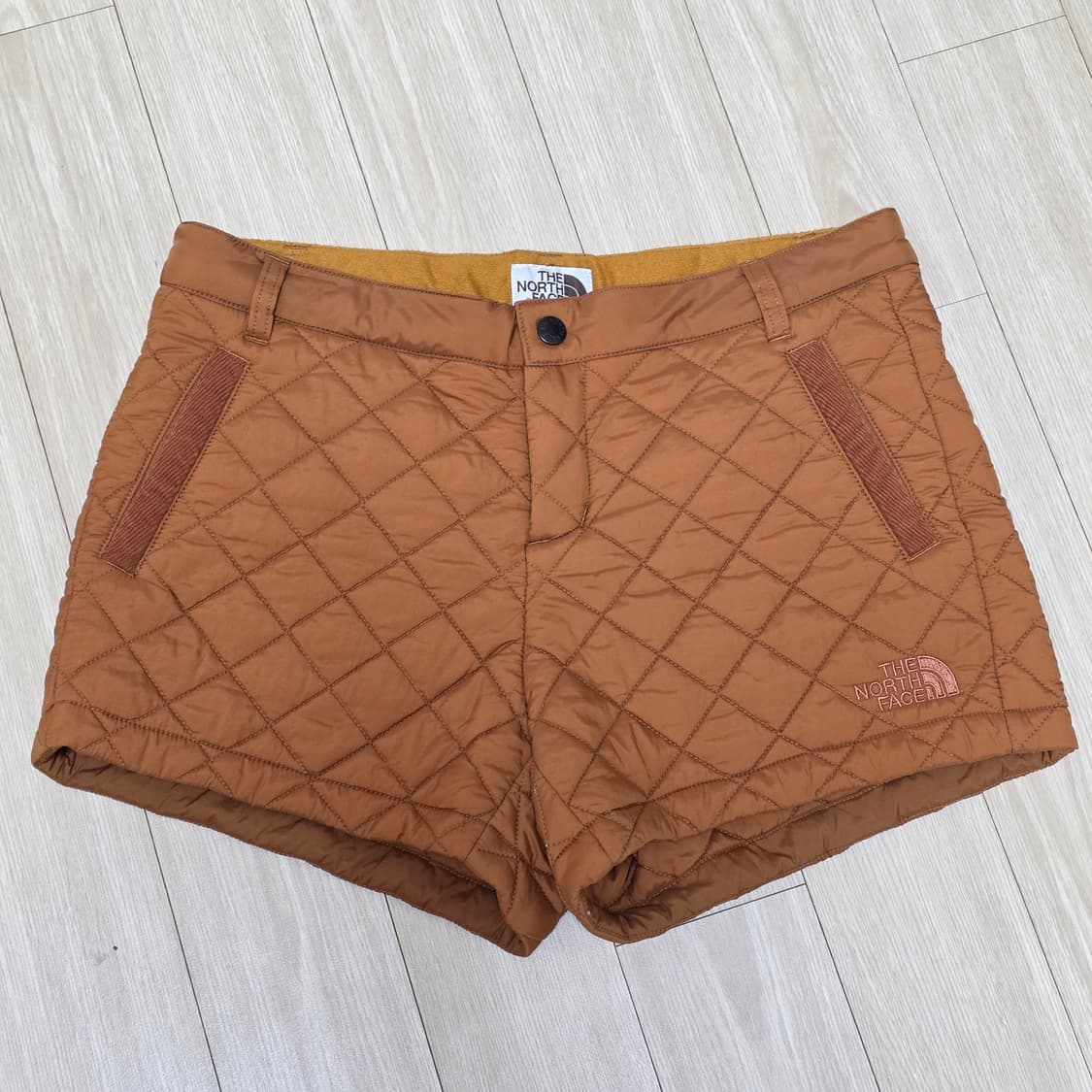노스페이스)빈티지 여성 퀄팅 누빔 패딩 반바지 숏팬츠 겨울 브라운 상품이미지1