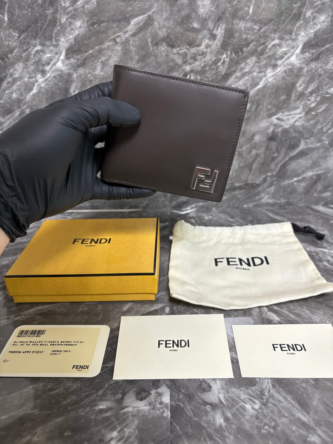 펜디 FF 스퀘어 레더 반지갑 상품이미지1