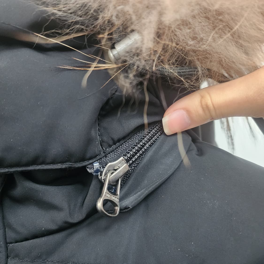 쟈딕앤볼테르 블랙 퍼 후드 패딩 점퍼 상품이미지7