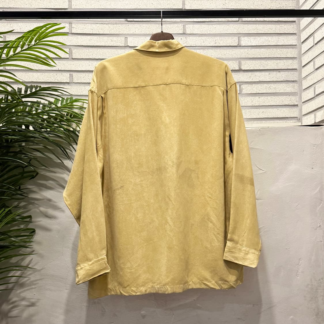 VAN HEUSAEN 반 휴센 웰메이드 스웨이드셔츠 투포켓 디테일 엘로우 상품이미지3