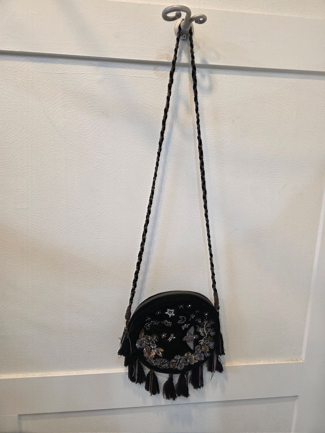 자라 딥그린비즈벨벳 태슬 자수 라운드 크로스백 상품이미지2