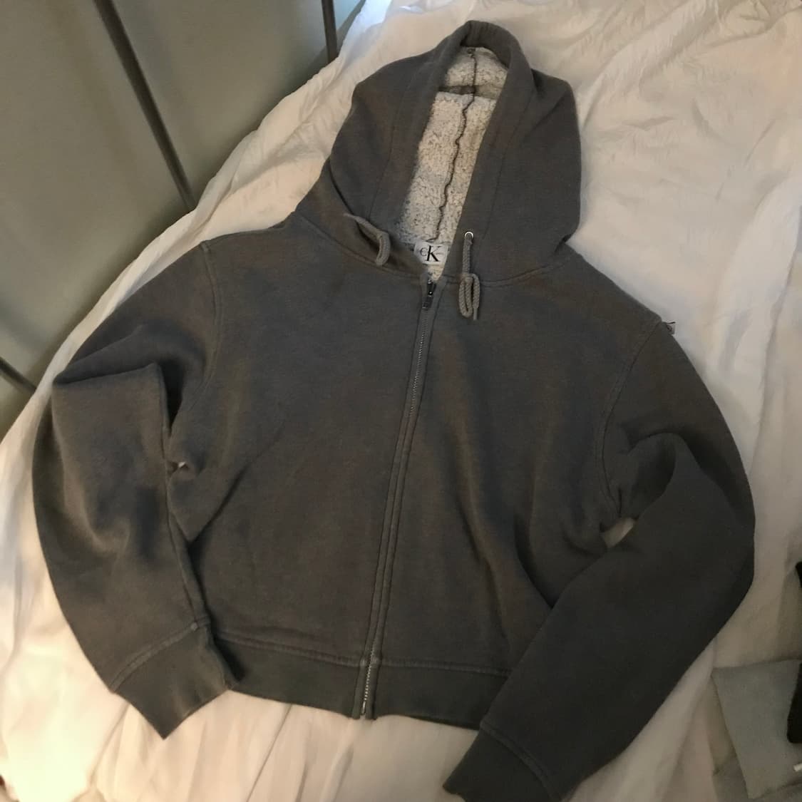 Calvin klein 캘빈클라인 백 로고 크롭 후드집업 상품이미지4