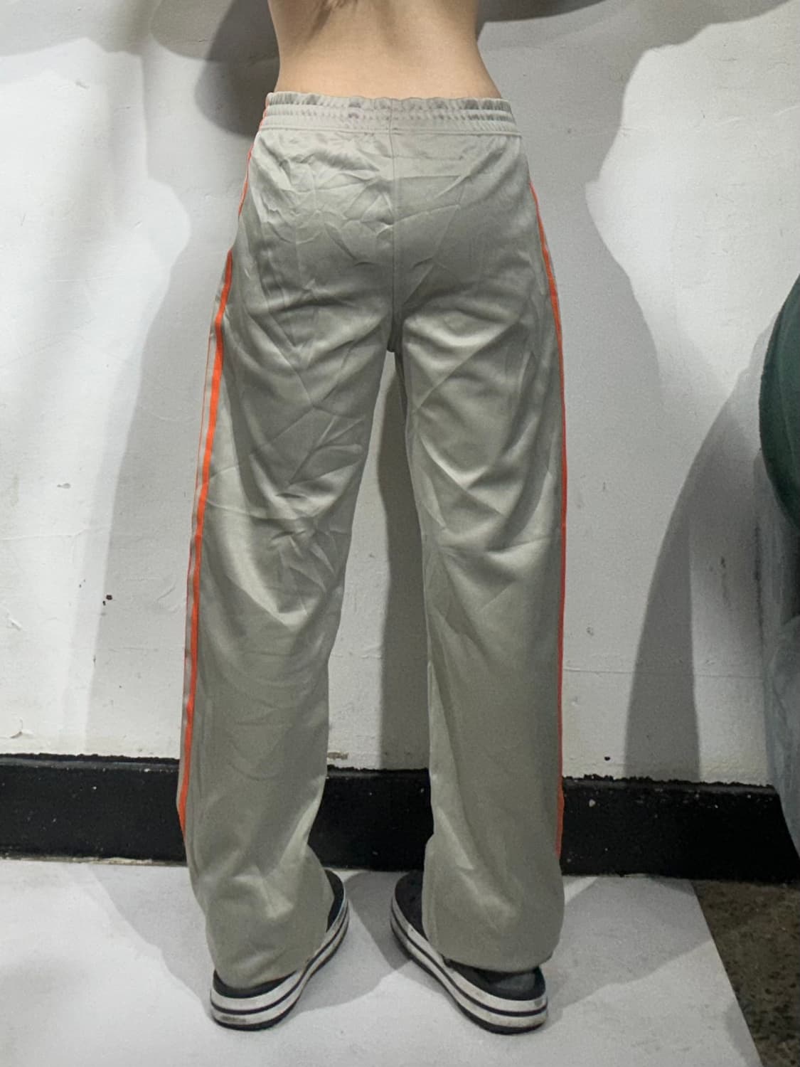 아디다스 카키 와이드 오렌지 사이드 라인 팬츠 S 상품이미지3