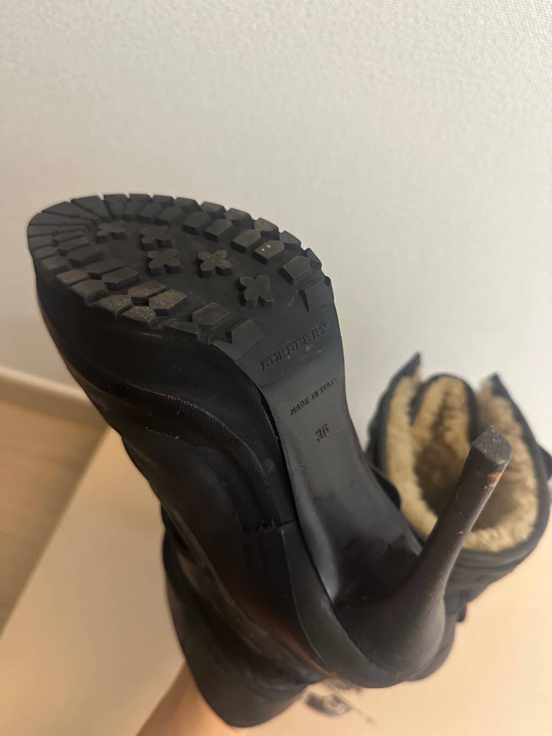 Burberry prorsum 버버리 프로섬 부츠힐 양털 시어링 풀박 상품이미지8