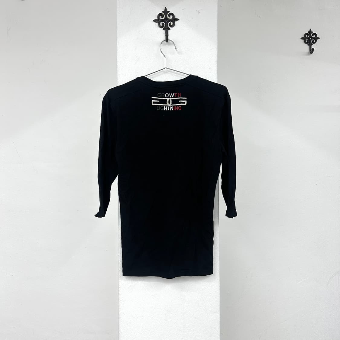 In the attic embroidery v neck short 상품이미지4