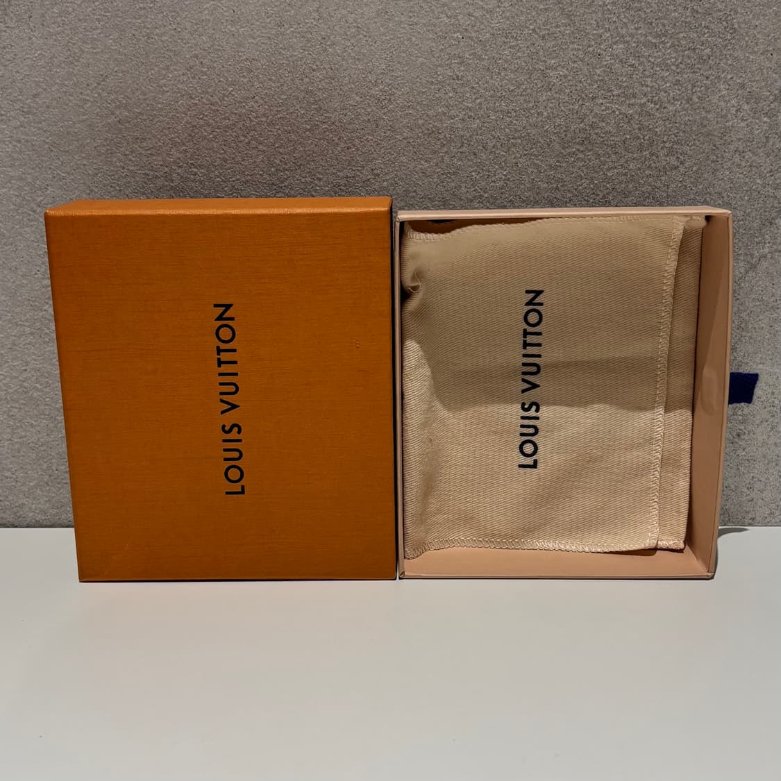 A+ / OS 루이비통 그라데이션 반지갑 블루 상품이미지8