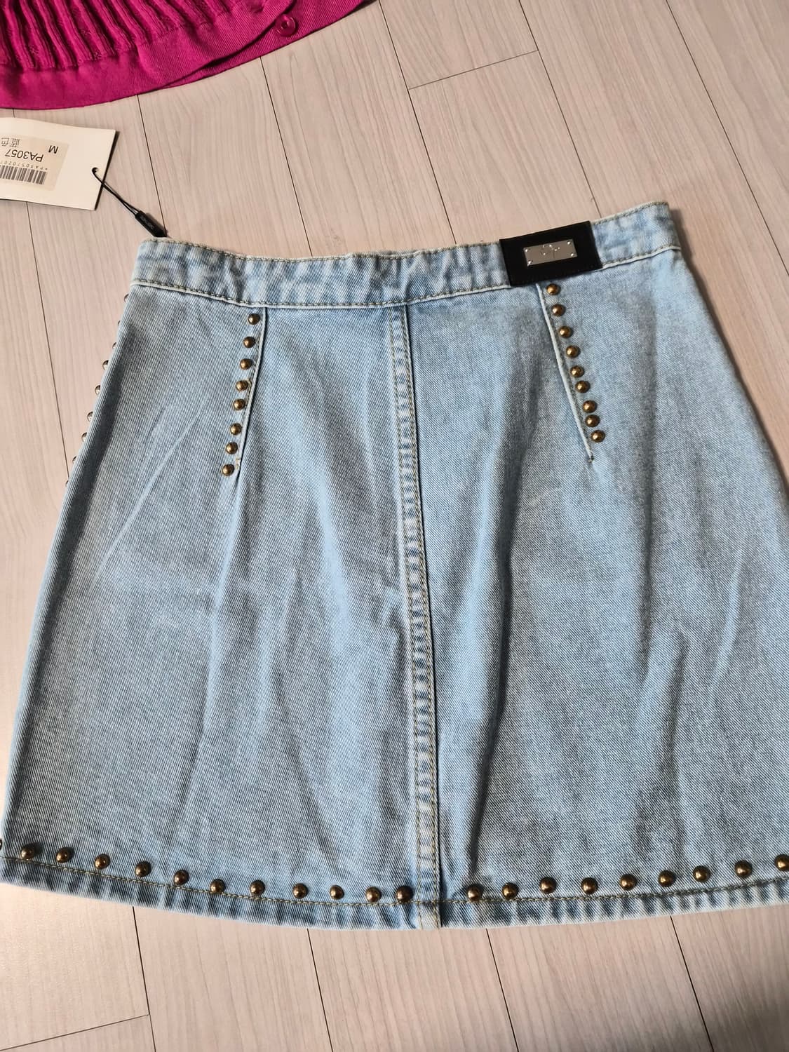 (유니크) 꽃 자수 스터드 데님 미니 스커트 판매합니다 상품이미지5