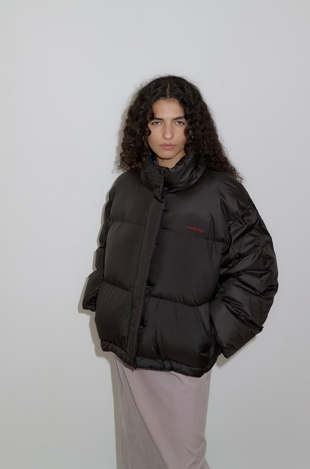 오버듀플레어 글로시 다운 패딩 블랙 상품이미지6