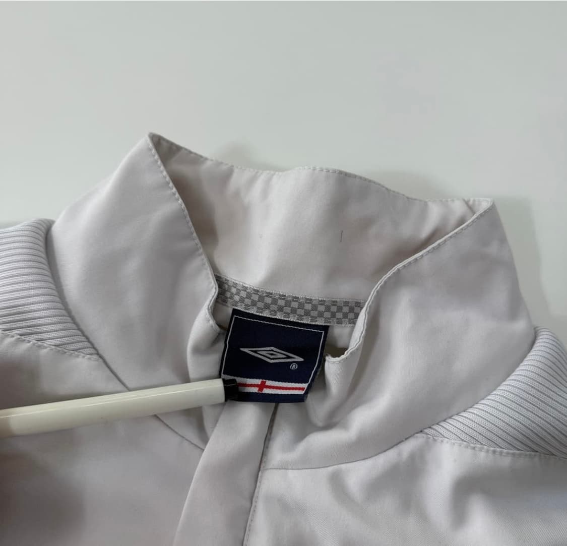 엄브로 루즈핏 06-08 잉글랜드 국대 트랙 바람막이 자켓 상품이미지4