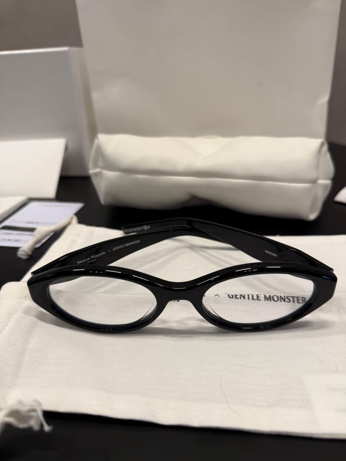 메종 마르지엘라 x 젠틀몬스터 뿔테 안경 MM209 상품이미지2
