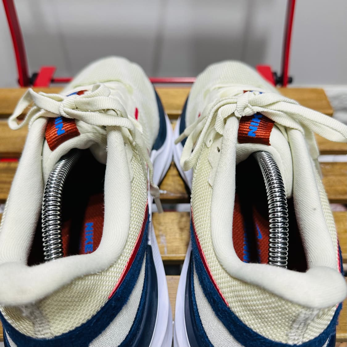 290) 나이키 런닝화 남성 Air Zoom 스트럭처 아이보리/레드 상품이미지5