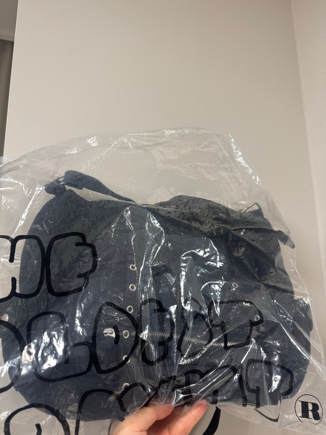 더콜디스트모먼트 빈티지 포켓 크로스백 블랙 상품이미지2