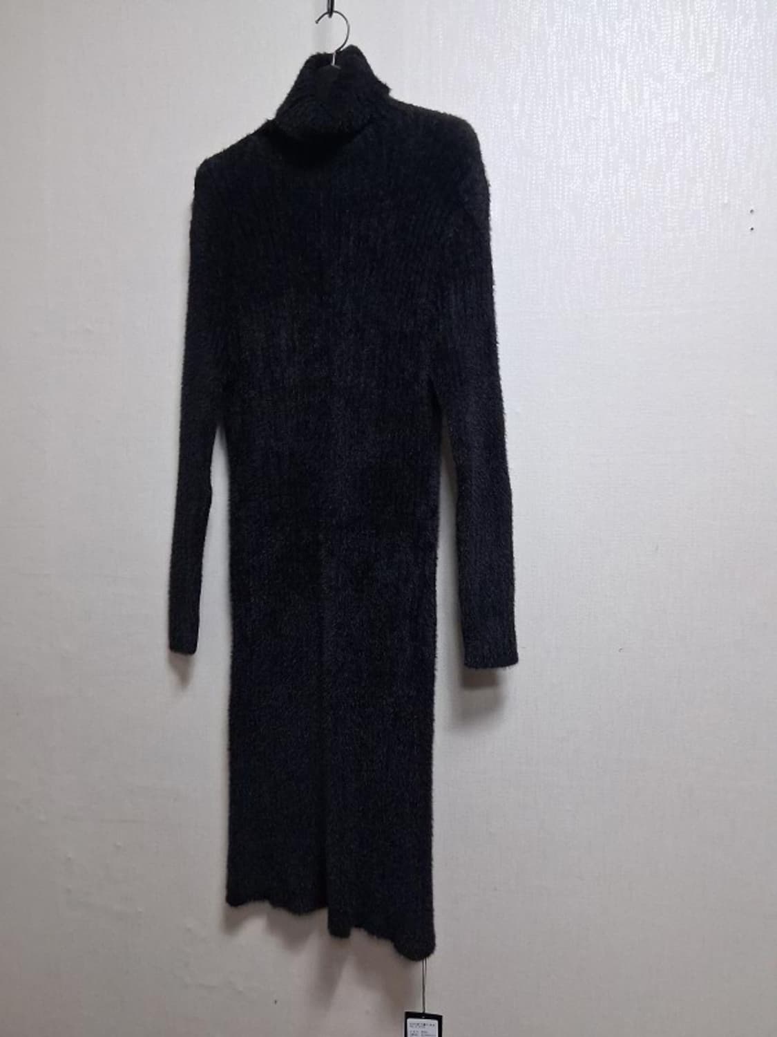 Queenis 검정 레이욘벨벳 밍크퍼 니트 원피스 골지 표기 프리 실55 상품이미지1
