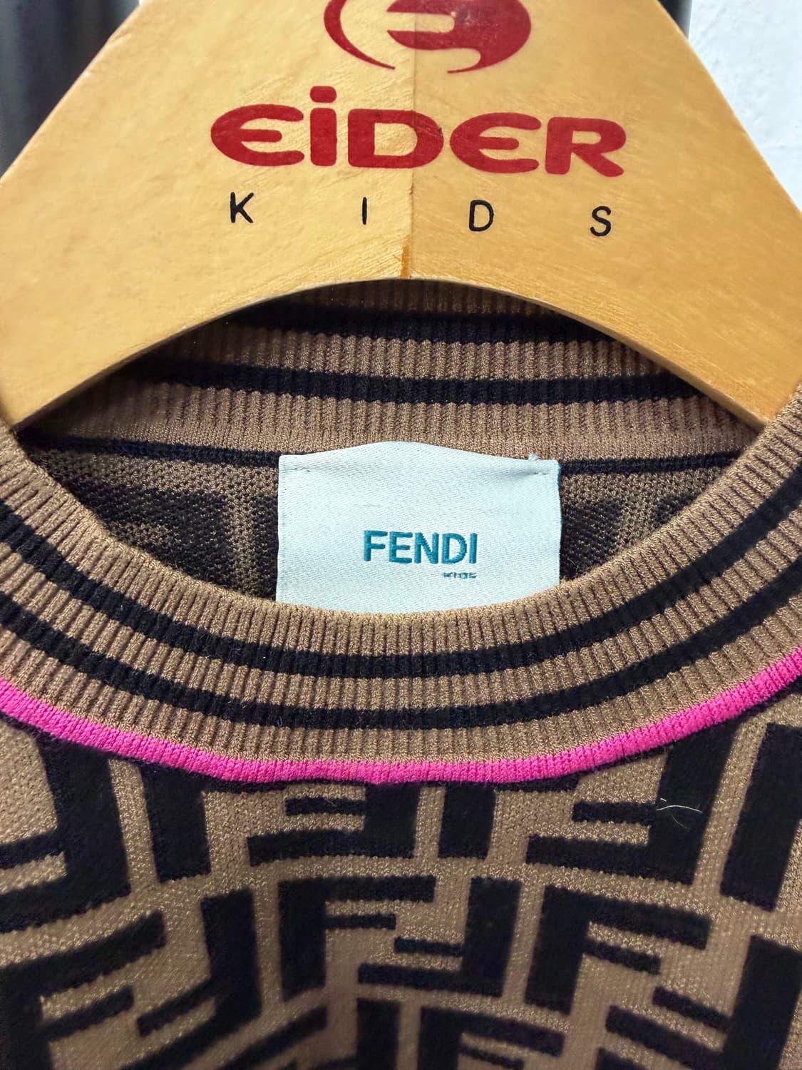 정품) 펜디 키즈 FF 로고 반팔 니트 6y 상품이미지5