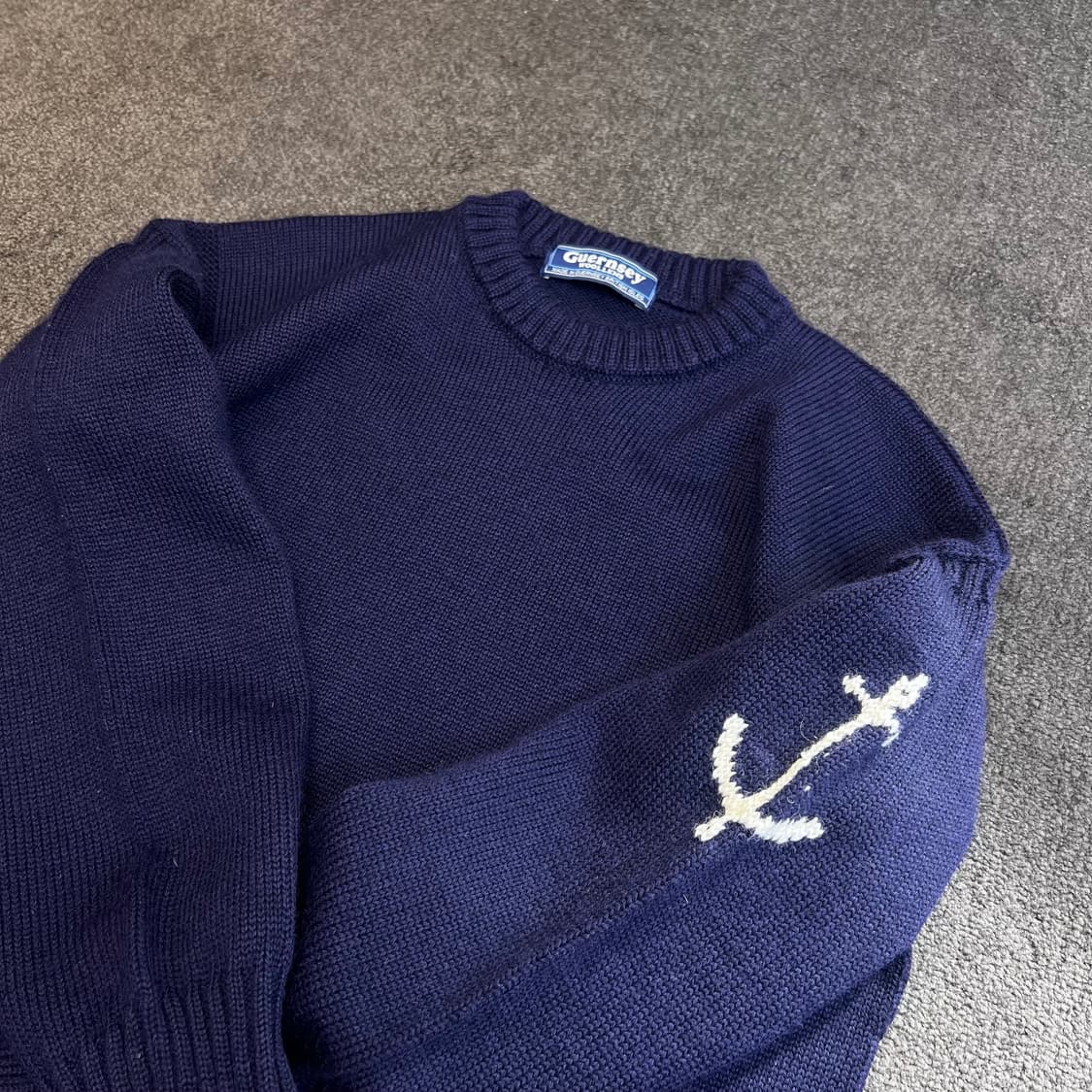 Guernsey Woollens 네이비 앵커 자수 니트 상품이미지3