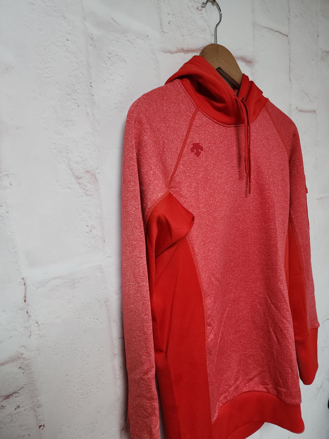 데상트 기모 후드티 상품이미지4