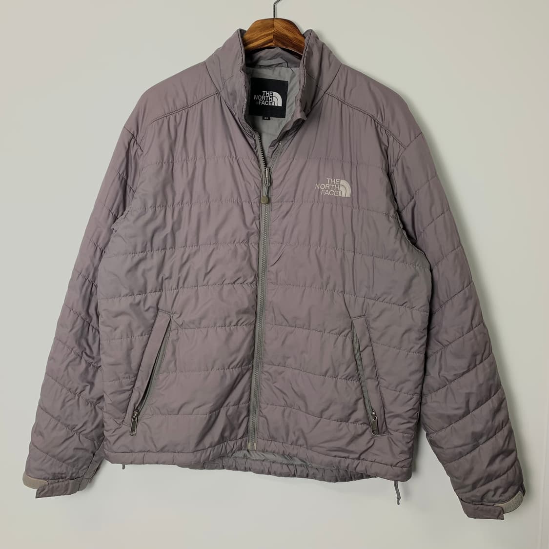 노스페이스 자수로고 스틸그레이 경량 패딩 상품이미지2