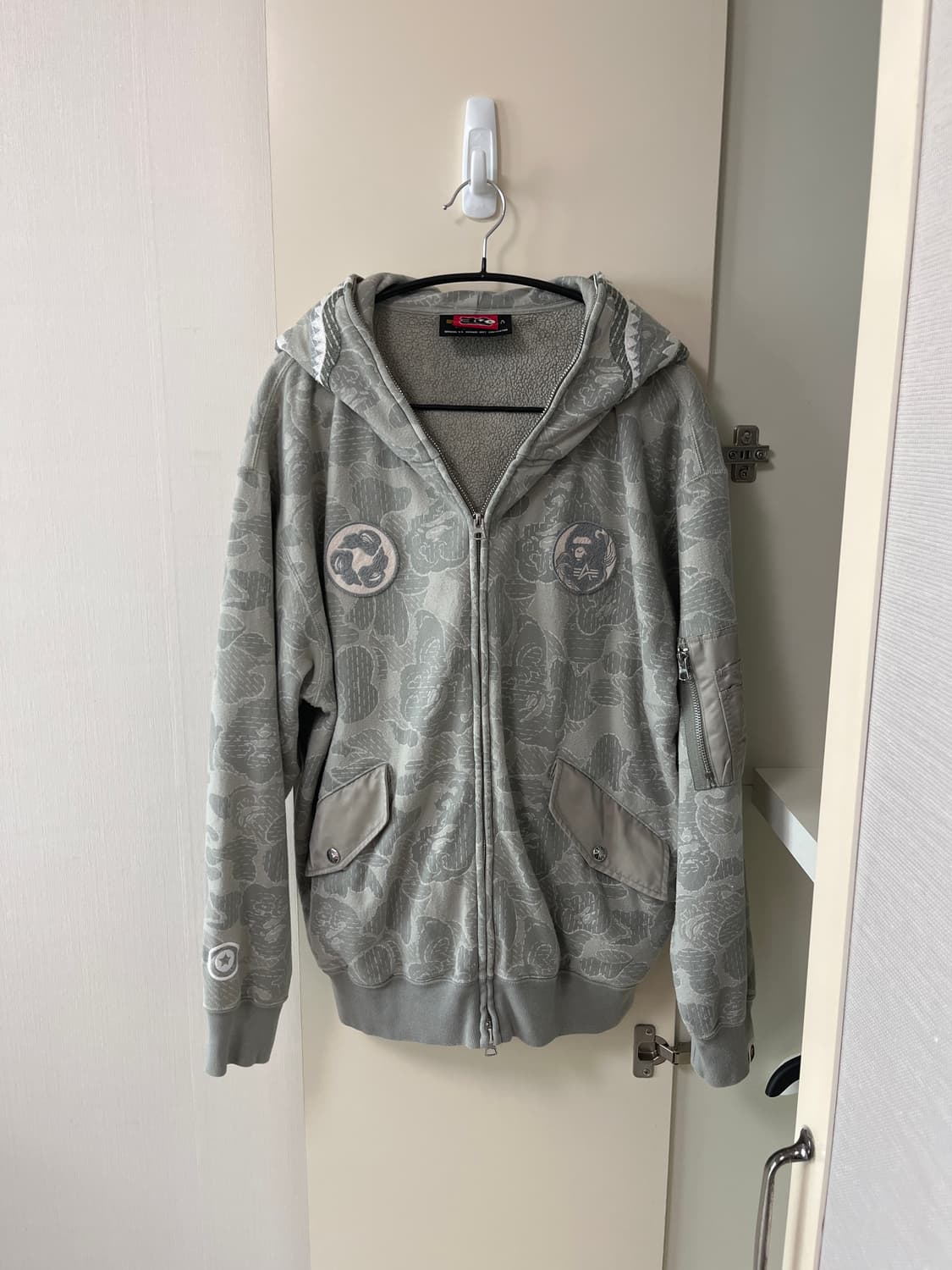 베이프 알파인더스트리 샤크 후드집업 상품이미지1