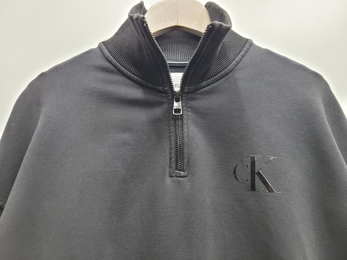 캘빈클라인 22FW 세미 크롭 하프 집업 맨투맨 / 여 XS 블랙 상품이미지4