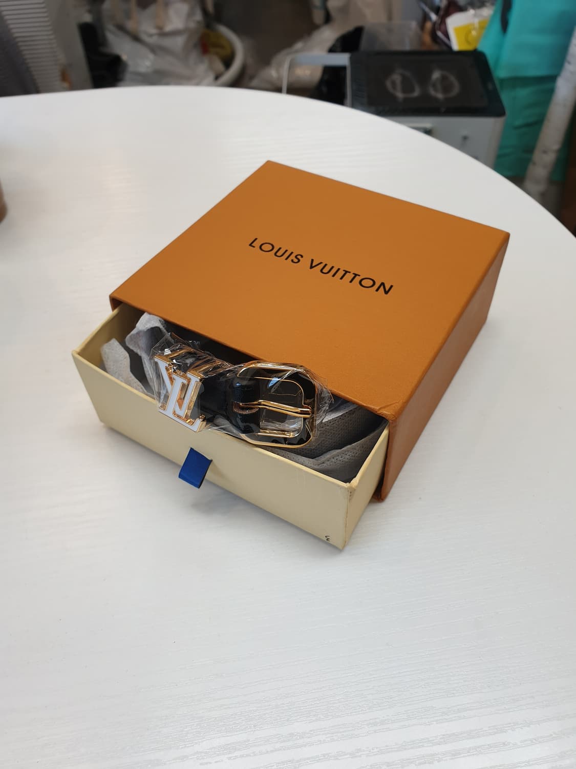 루이비통 여성 화이트 버클 블랙 벨트 새상품✅️ 상품이미지2