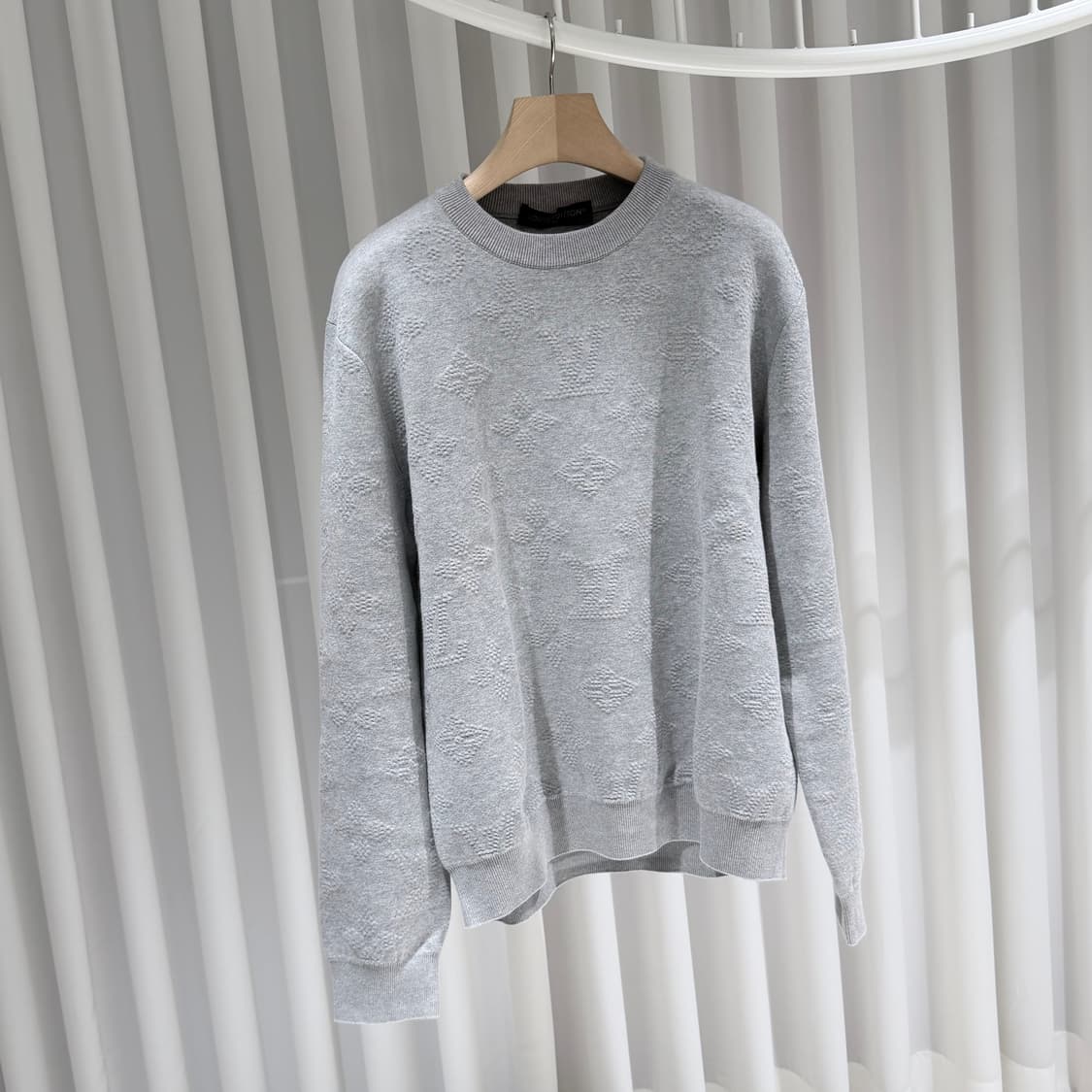 (S/XL) / 루이비통 모노그램 엠보스드 풀오버 맨투맨 그레이 상품이미지3