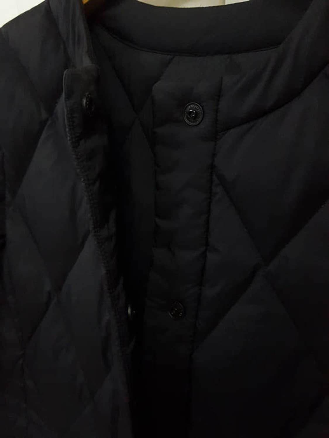 헤지스 골프 여성 블랙 로고장식 구스다운 점퍼 85 상품이미지6