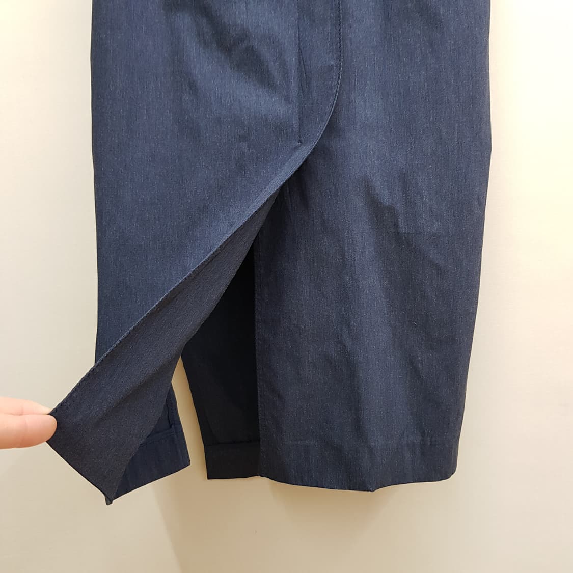 한섬 마인  카라 페플럼 롱 원피스 76-90-155사이즈 상품이미지4