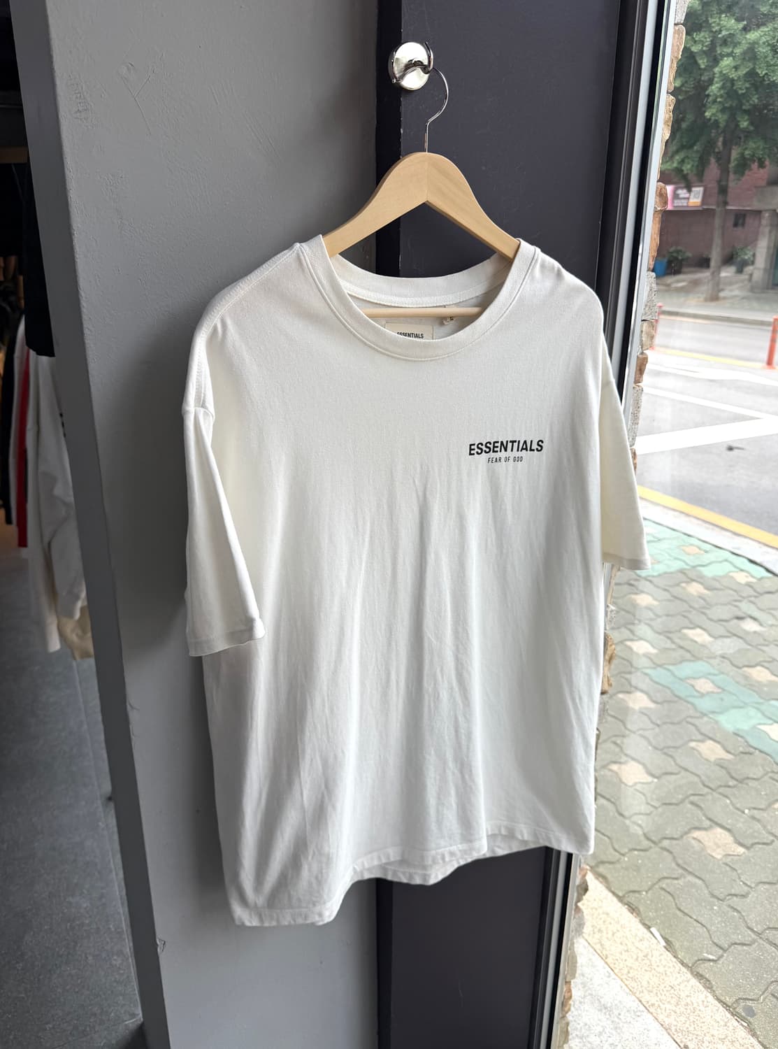 S/ 피어오브갓 에센셜 프론트로고 반팔 상품이미지2