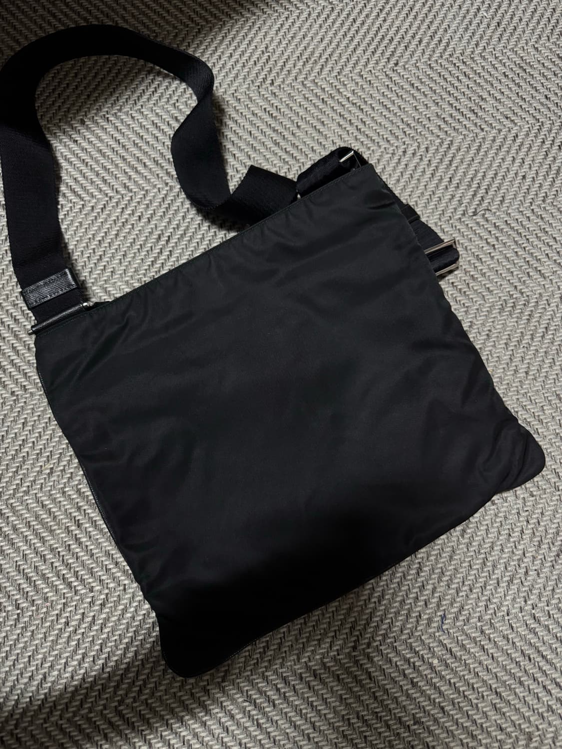 프라다 리나일론 크로스백 상품이미지3