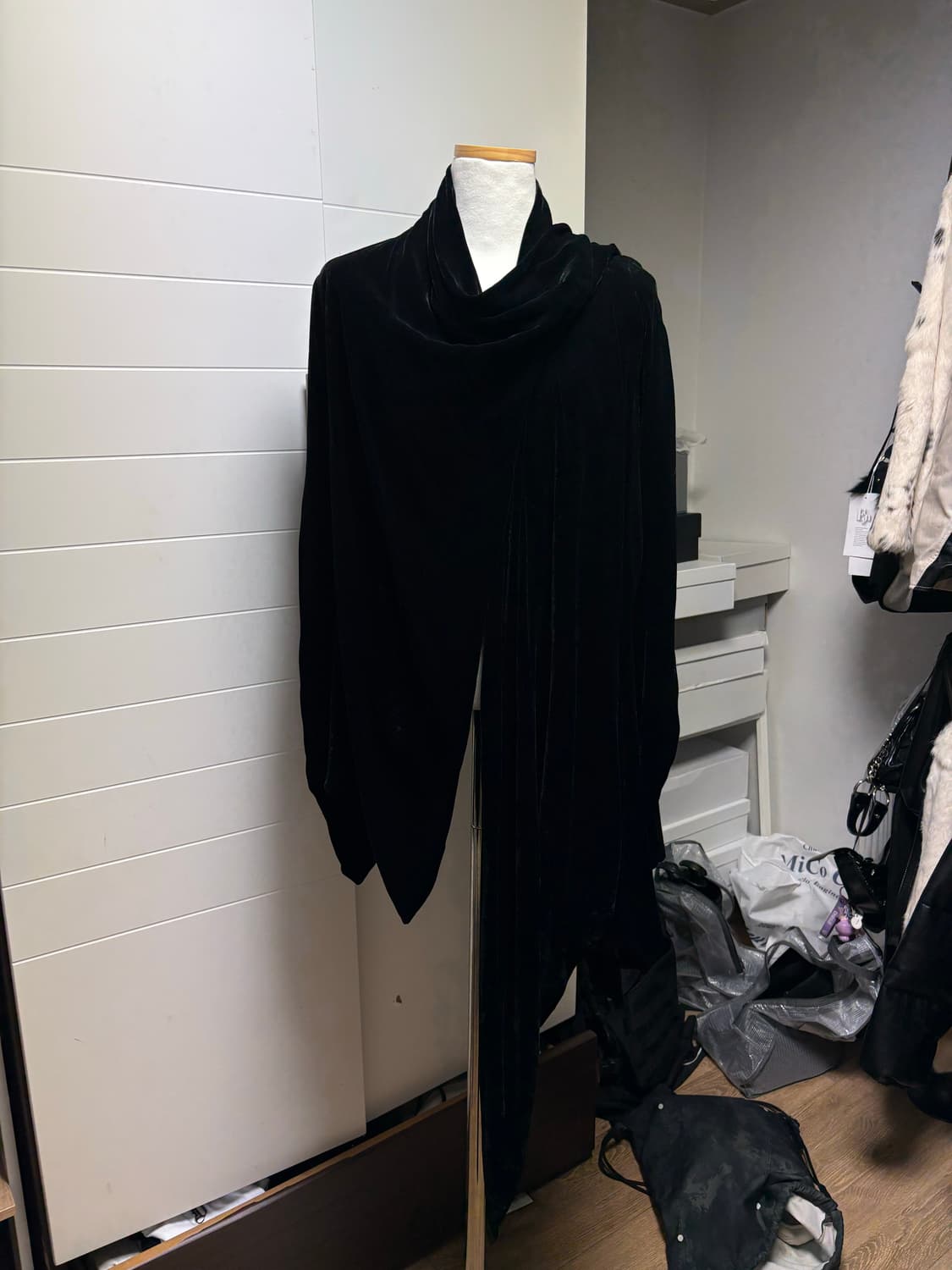 릭오웬스 벨벳 언발란스 랩 자켓 블랙 상품이미지3