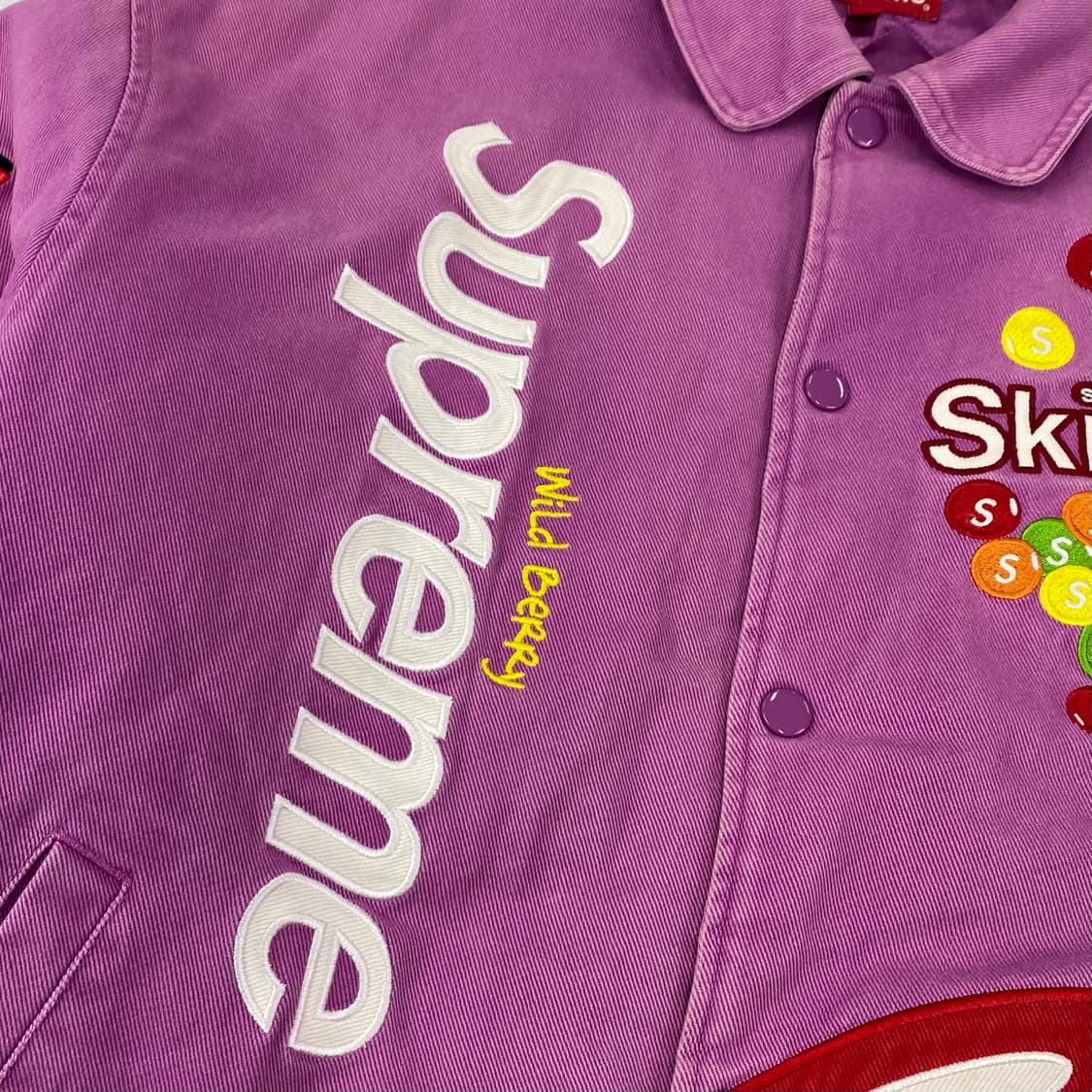 슈프림 X 스키틀즈 X 미첼앤네스 퍼플 바시티 자켓 (105) 상품이미지6