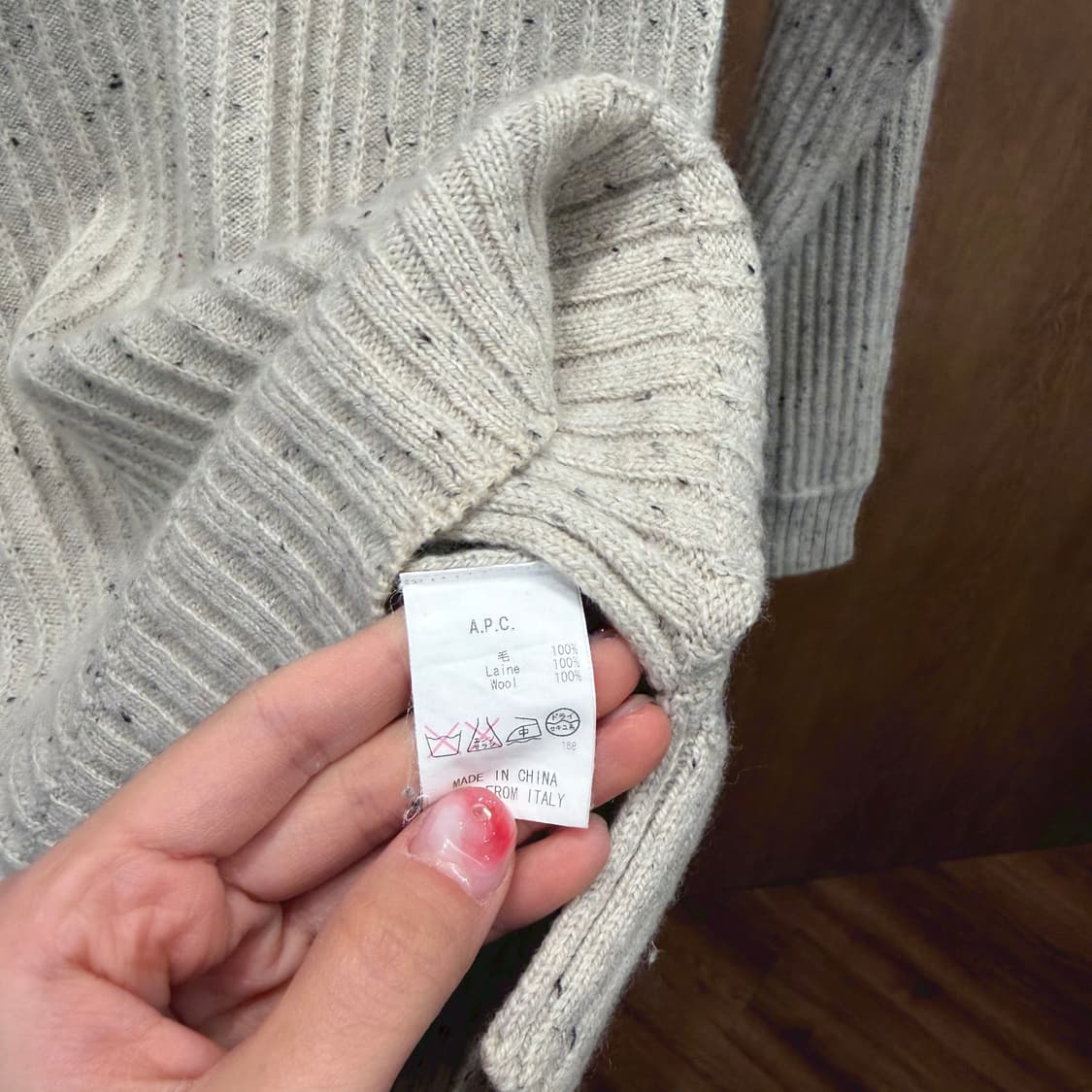 아페쎄 라운드넥 니트 멜란지 텍스처 디테일 슬림핏 라이트 그레이 상품이미지7