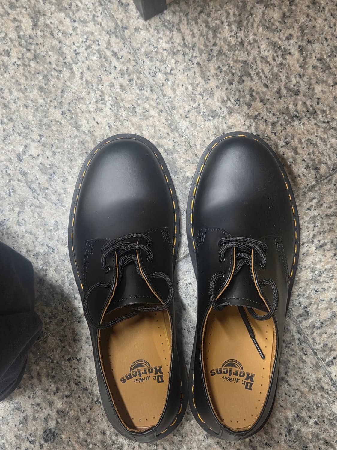 UK8 270 닥터마틴 1461 스무스 블랙 3홀 상품이미지1