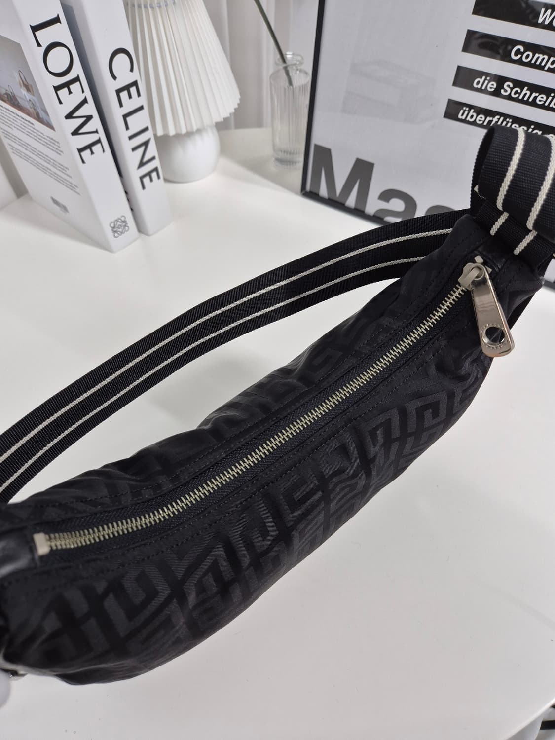 지방시 호보백 상품이미지6