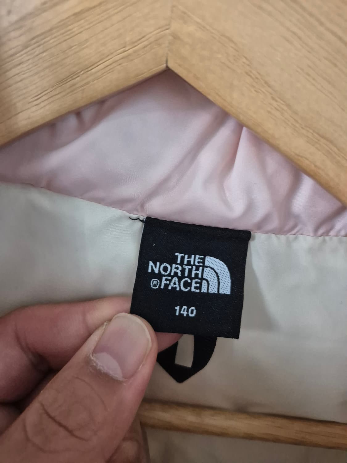 노스페이스 키즈 패딩 점퍼 사이즈 140(여자44) 상품이미지4