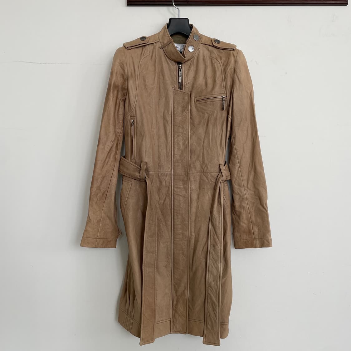 크리스찬 디올 양가죽 브라운 벨티드 견장 롱 코트 상품이미지2