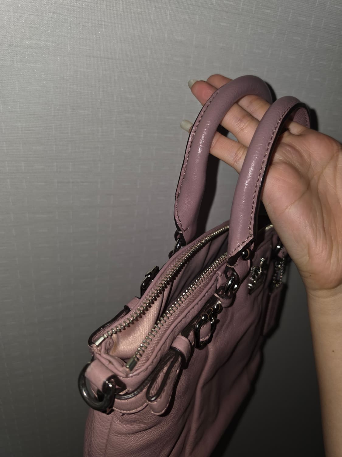 pink❤️coach pink cross bag 상품이미지2