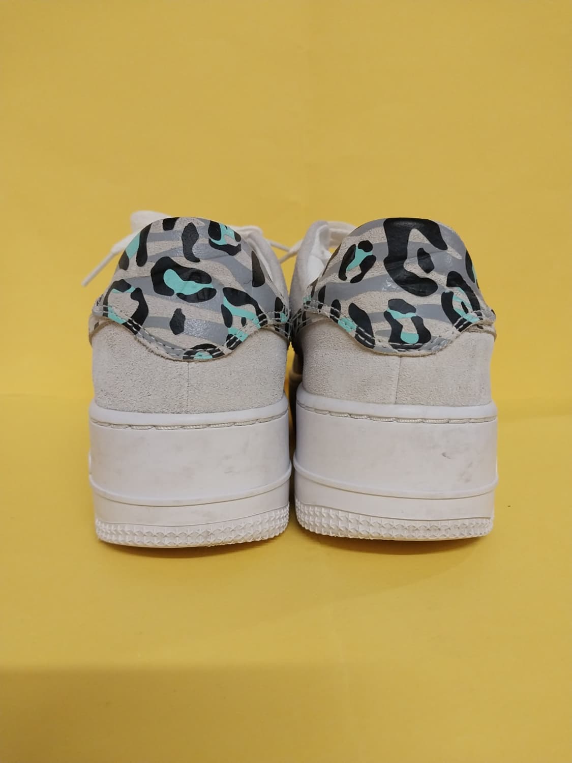 여성 나이키 에어포스1 세이지 화이트 레오파드 운동화 (245) 상품이미지4