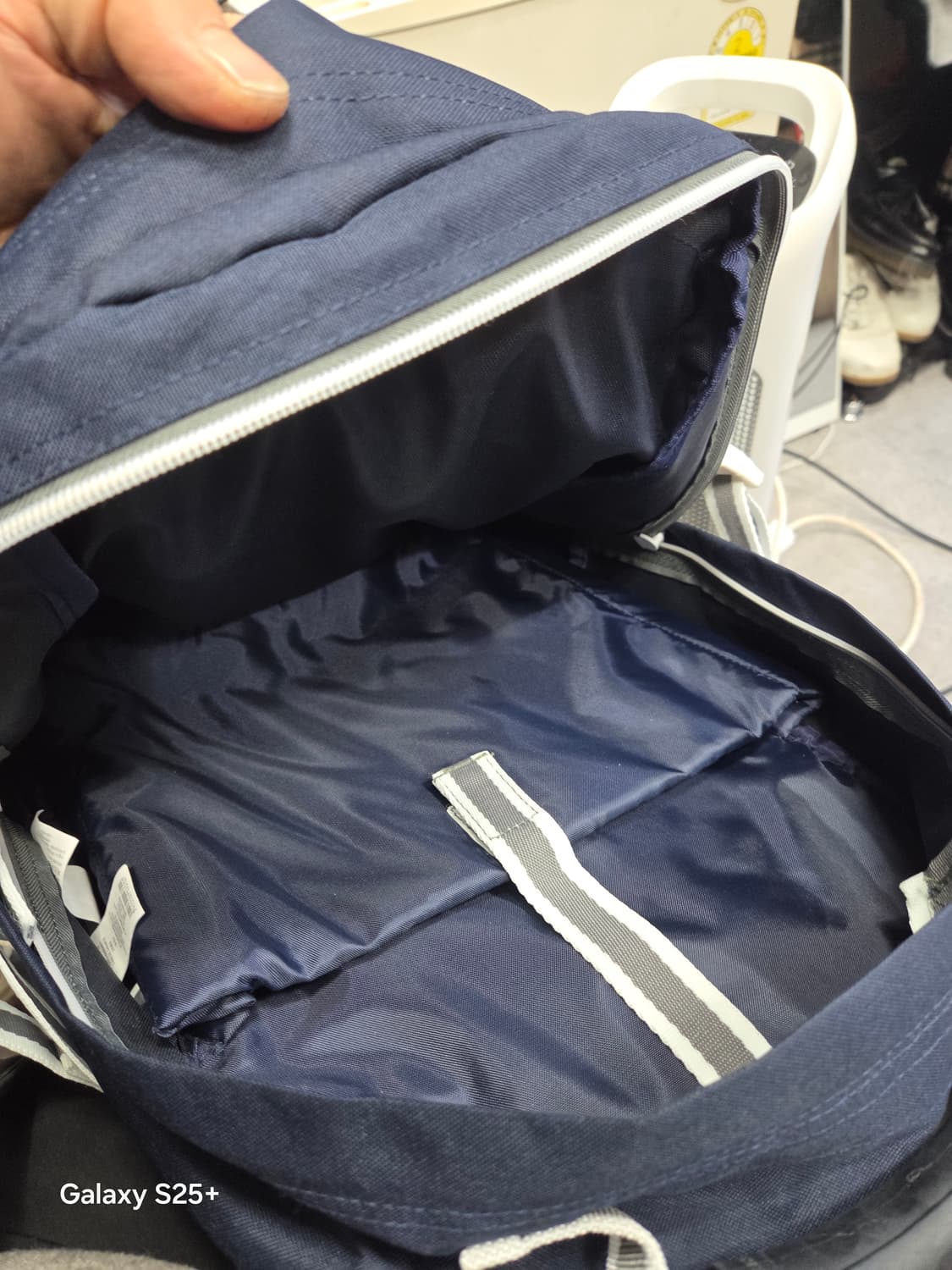 이스트백 백팩   그레이 상품이미지3