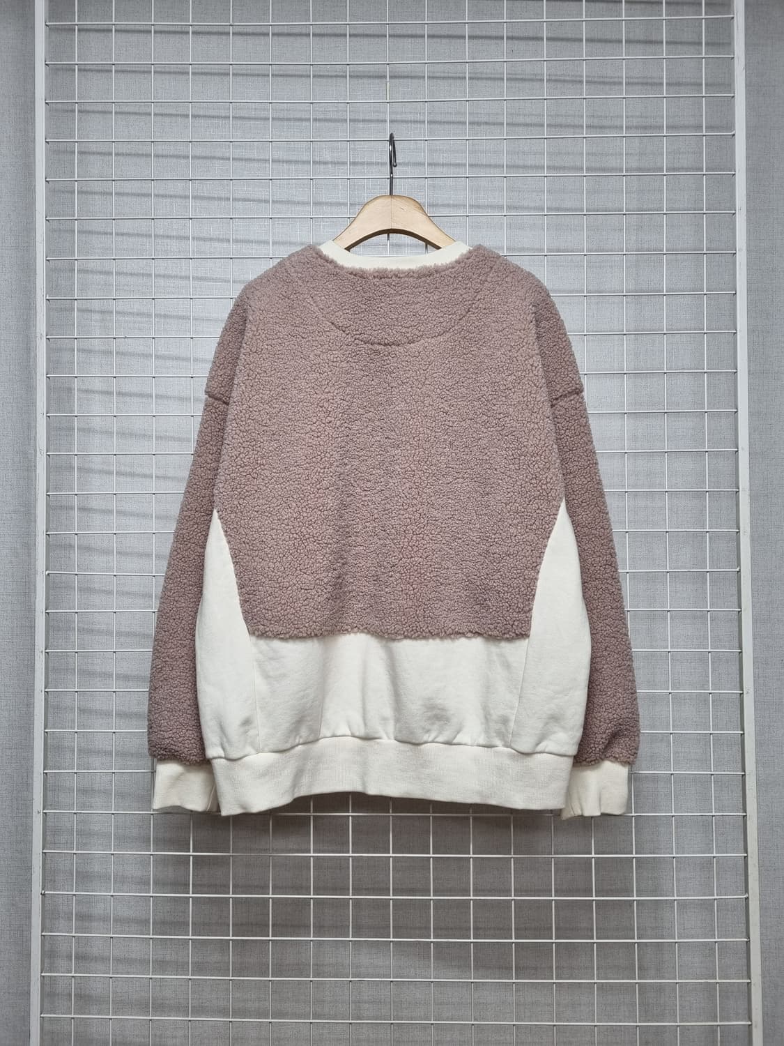 (택포)  써스데이아일랜드 뽀글이 맨투맨 상품이미지2