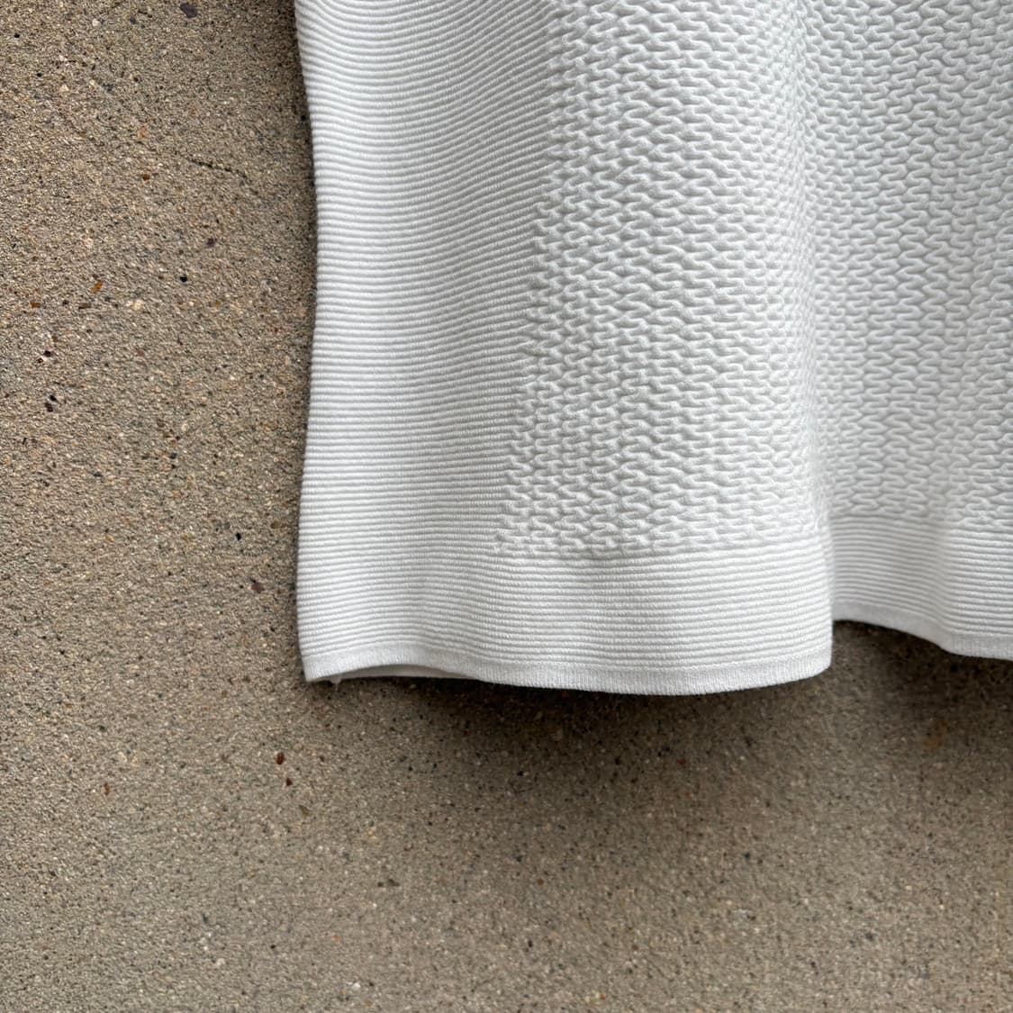 휴고보스 비대칭 화이트 탑 상품이미지4