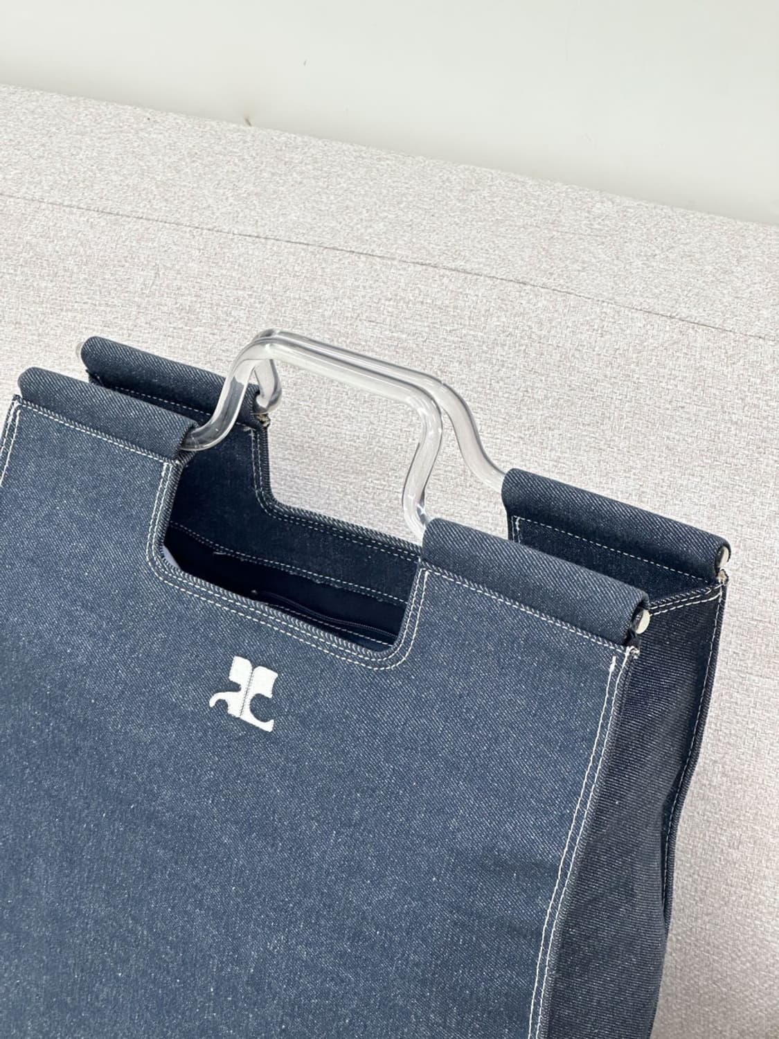 courreges / 꾸레쥬 아크릴 핸들 데님 토트백 상품이미지1