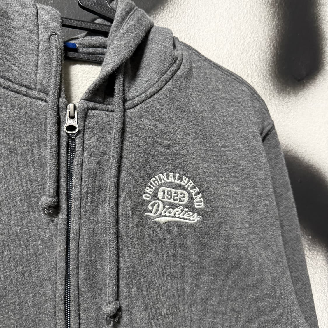 디키즈 빅사이즈 자수 컬리지 로고 패치 디테일 집업 후디 헤더 그레이 상품이미지3