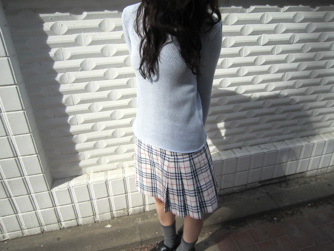 버버리 런던 플리츠 미디 스커트 노바체크 디테일 A라인 화이트 상품이미지3